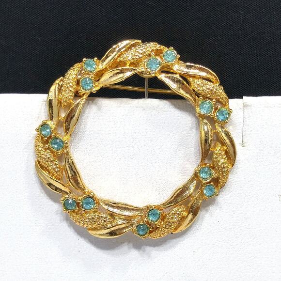 Vintage Wreath Brooch, Signed Gerry's, Light Blue Rhinestones, 1960s Jewelry - Picture 6 of 10